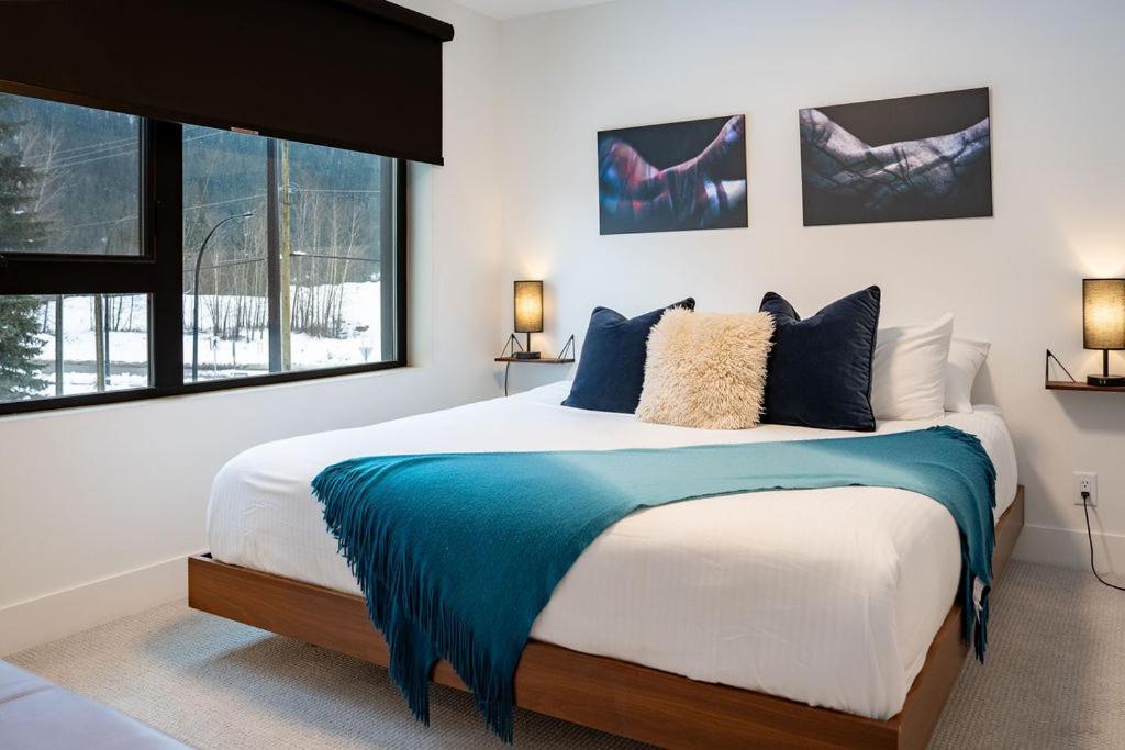 Revel In The Stoke By Revelstoke Vacations Lägenhet Exteriör bild