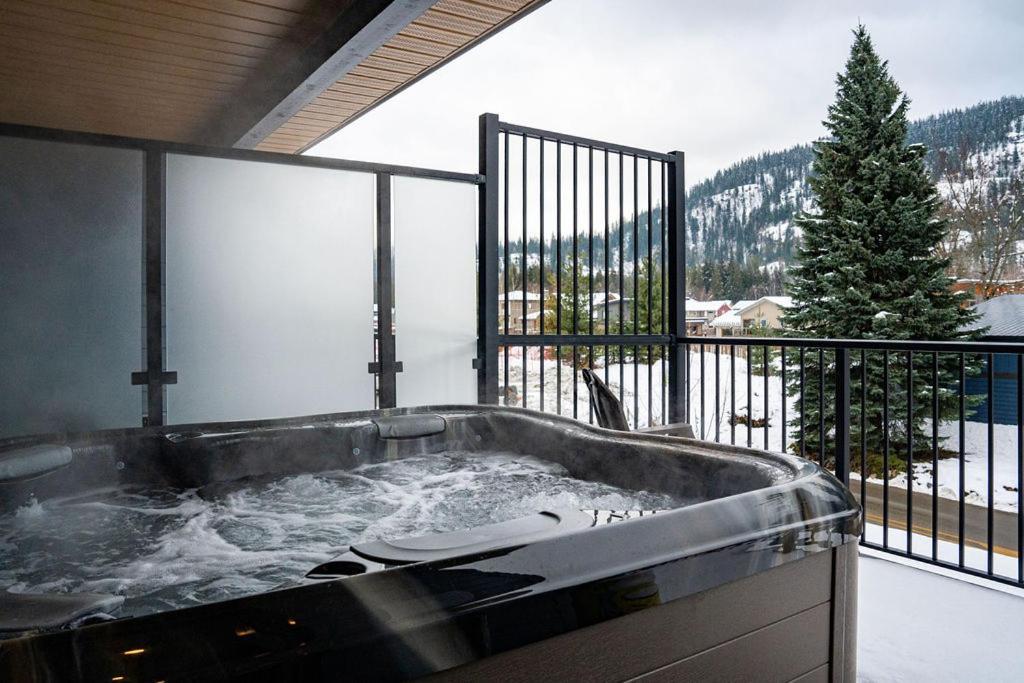 Revel In The Stoke By Revelstoke Vacations Lägenhet Exteriör bild