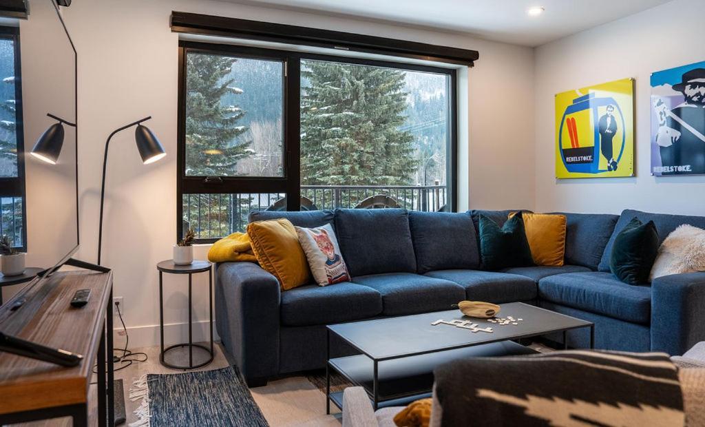 Revel In The Stoke By Revelstoke Vacations Lägenhet Exteriör bild